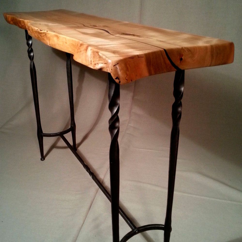 Стол на кованных ножках с деревянной столешницей